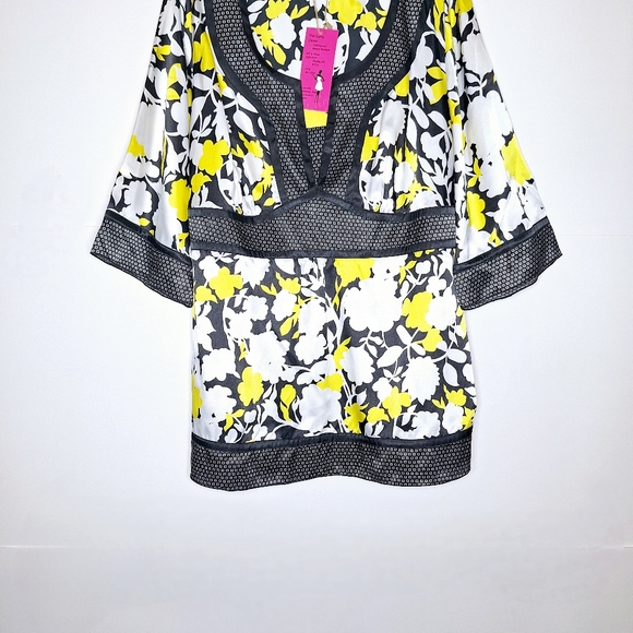 Lane Bryant Tops - NWT Lane Bryant brand" The Kimono Tunic" Tunic blouse size 22/24.